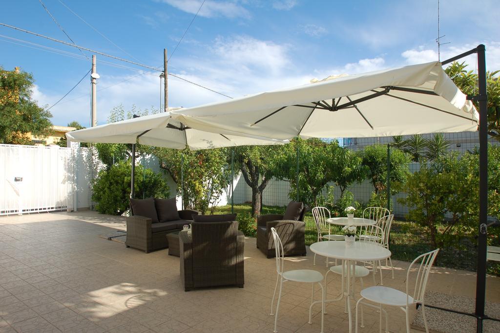 Giardino Dei Frutti Bed and Breakfast Bari Exteriör bild
