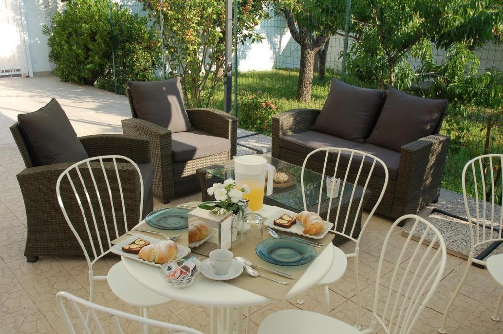 Giardino Dei Frutti Bed and Breakfast Bari Exteriör bild